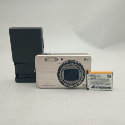 FUJIFILM FinePix J250 Silver コンパクトデジタルカメラ / - メルカリ