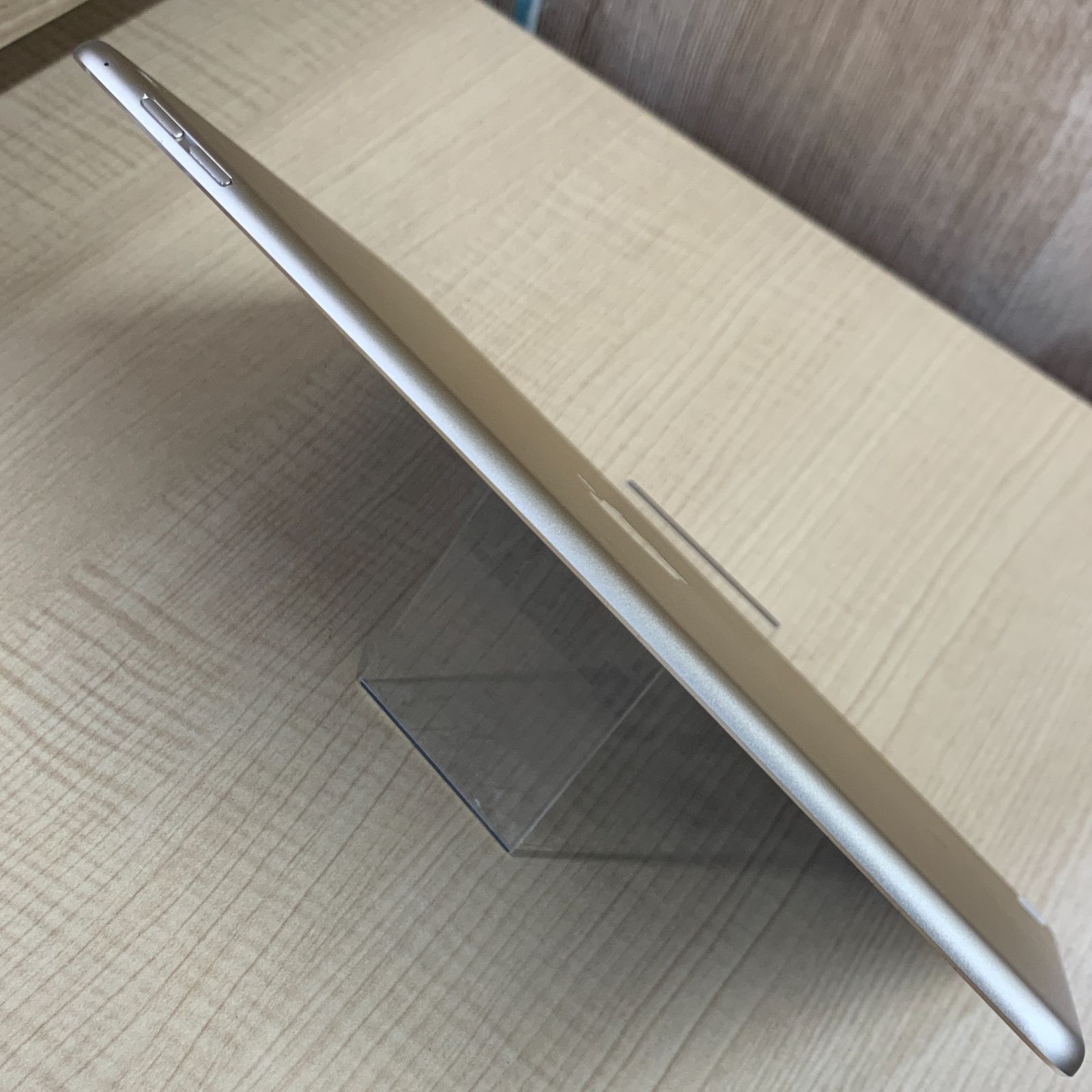 美品 iPadAir2 本体 32GB ゴールド Wi-Fiモデル 【バッテリー95