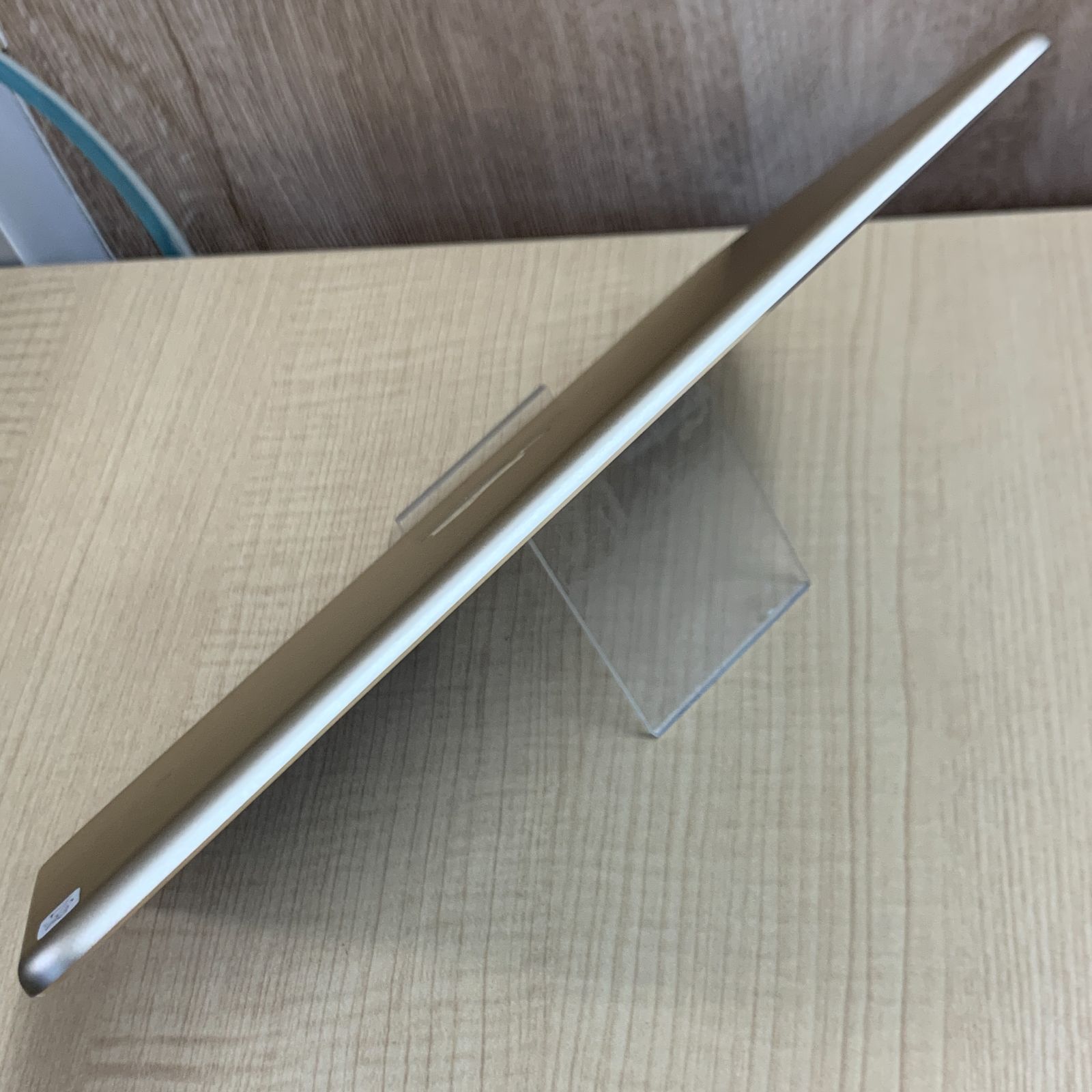 美品 iPadAir2 本体 32GB ゴールド Wi-Fiモデル 【バッテリー95