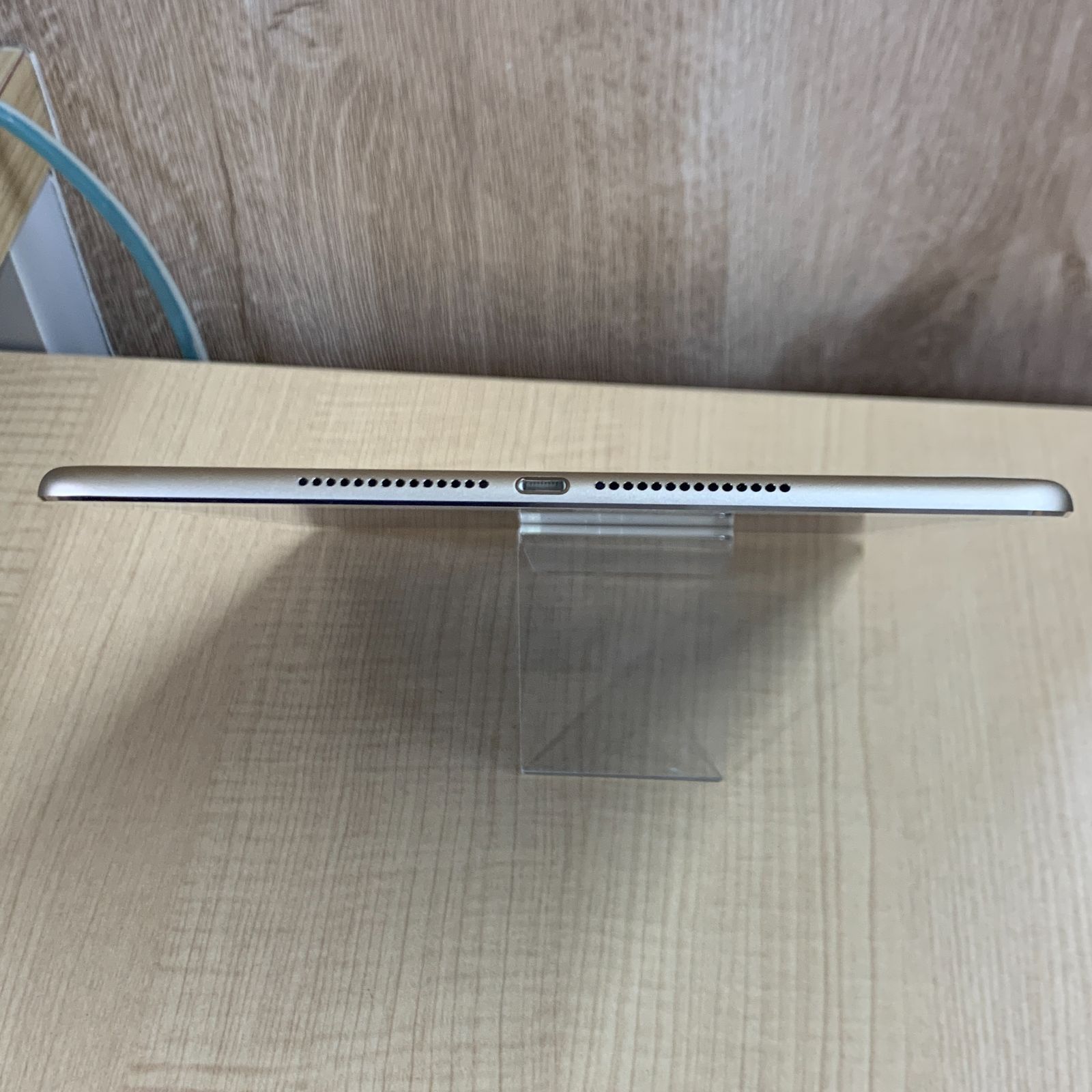 美品 iPadAir2 本体 32GB ゴールド Wi-Fiモデル 【バッテリー95