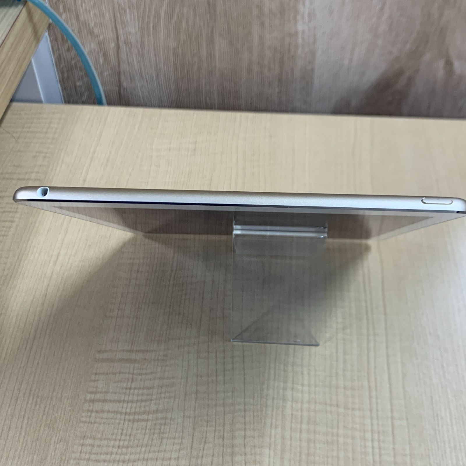 美品 iPadAir2 本体 32GB ゴールド Wi-Fiモデル 【バッテリー95