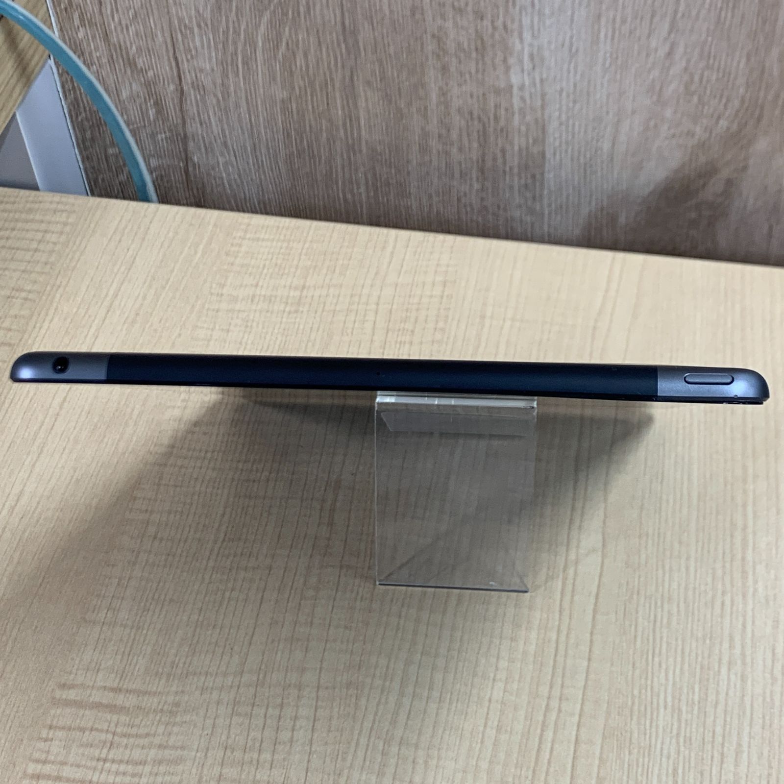 iPad 第8世代 32GB スペースグレイ SIMフリー 中古- メルカリ