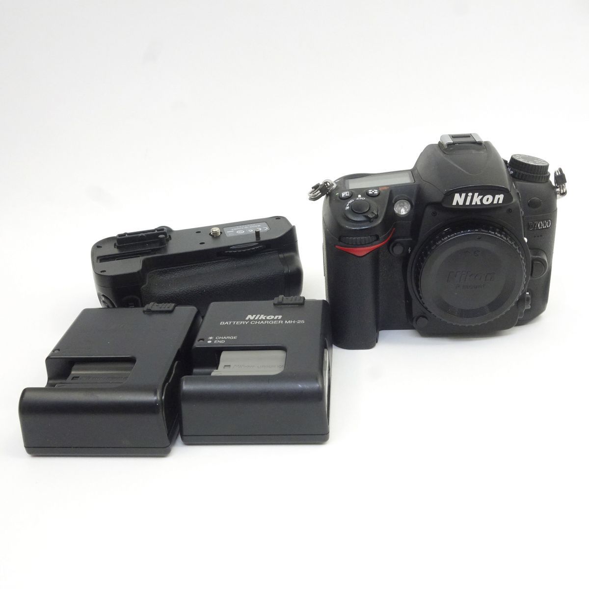 Nikon ニコン D7000 ボディ＆マルチパワーバッテリーパック MB-D11 デジタル一眼レフカメラ ※中古