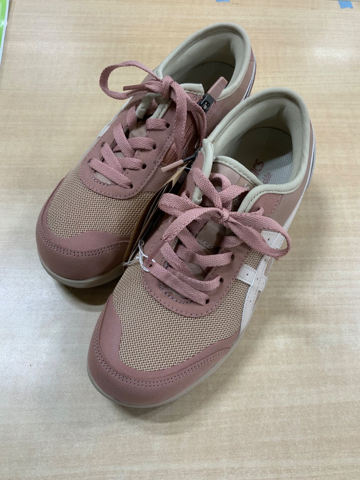【新品未使用】14200円　24cm アシックス　女性現品限り