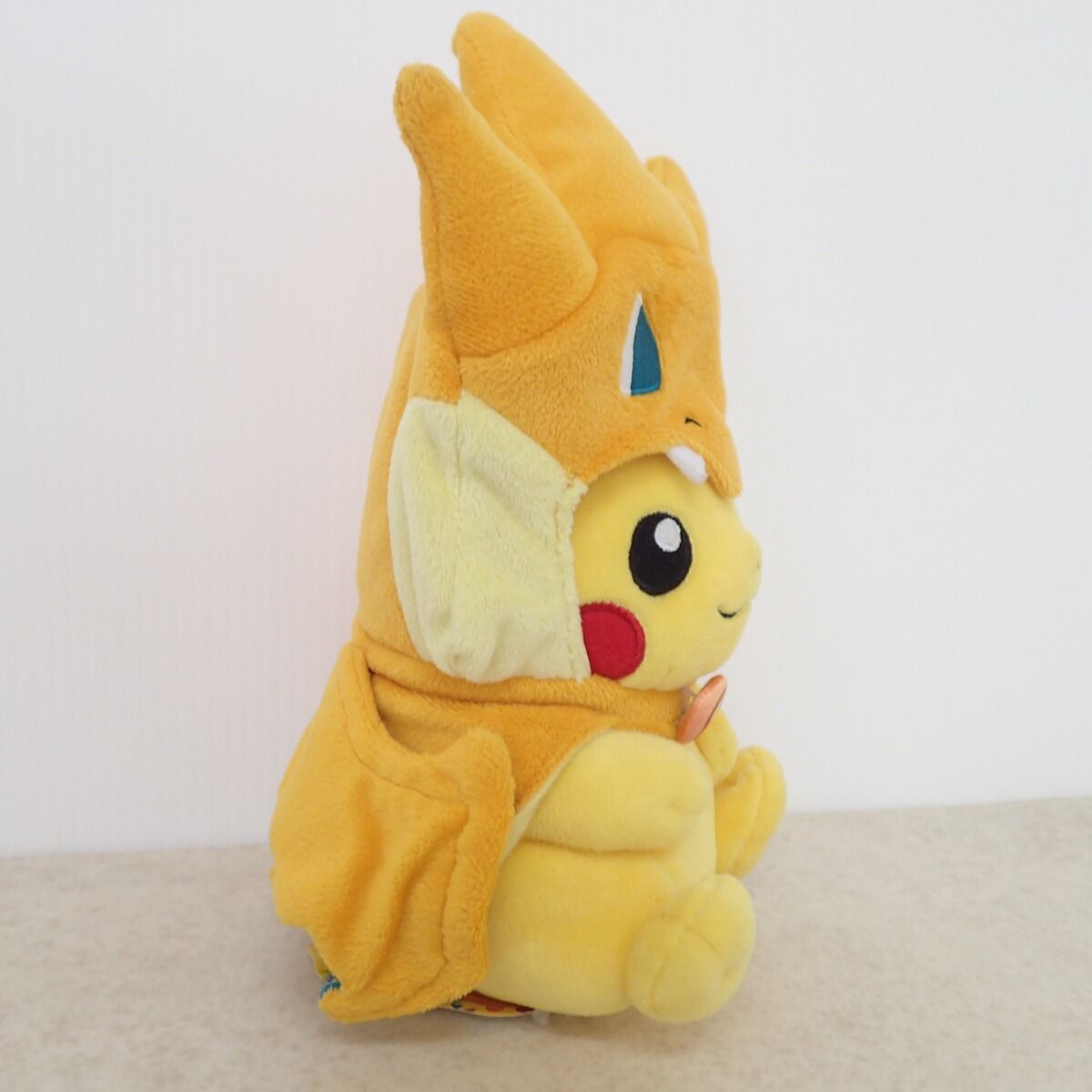 ポケモンセンター ぬいぐるみメガリザードンYのポンチョを着た 