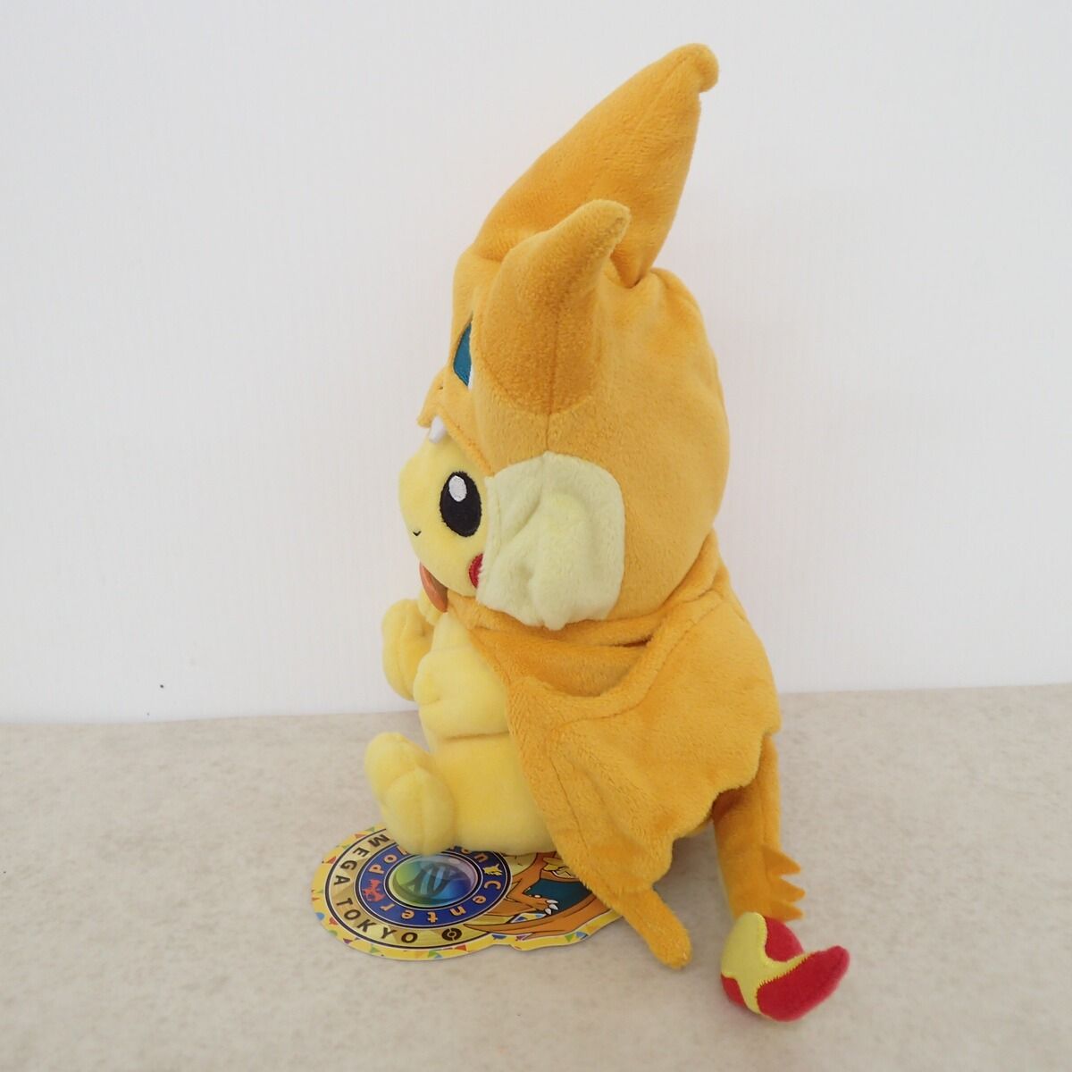 ポケモンセンター ぬいぐるみメガリザードンYのポンチョを着た 