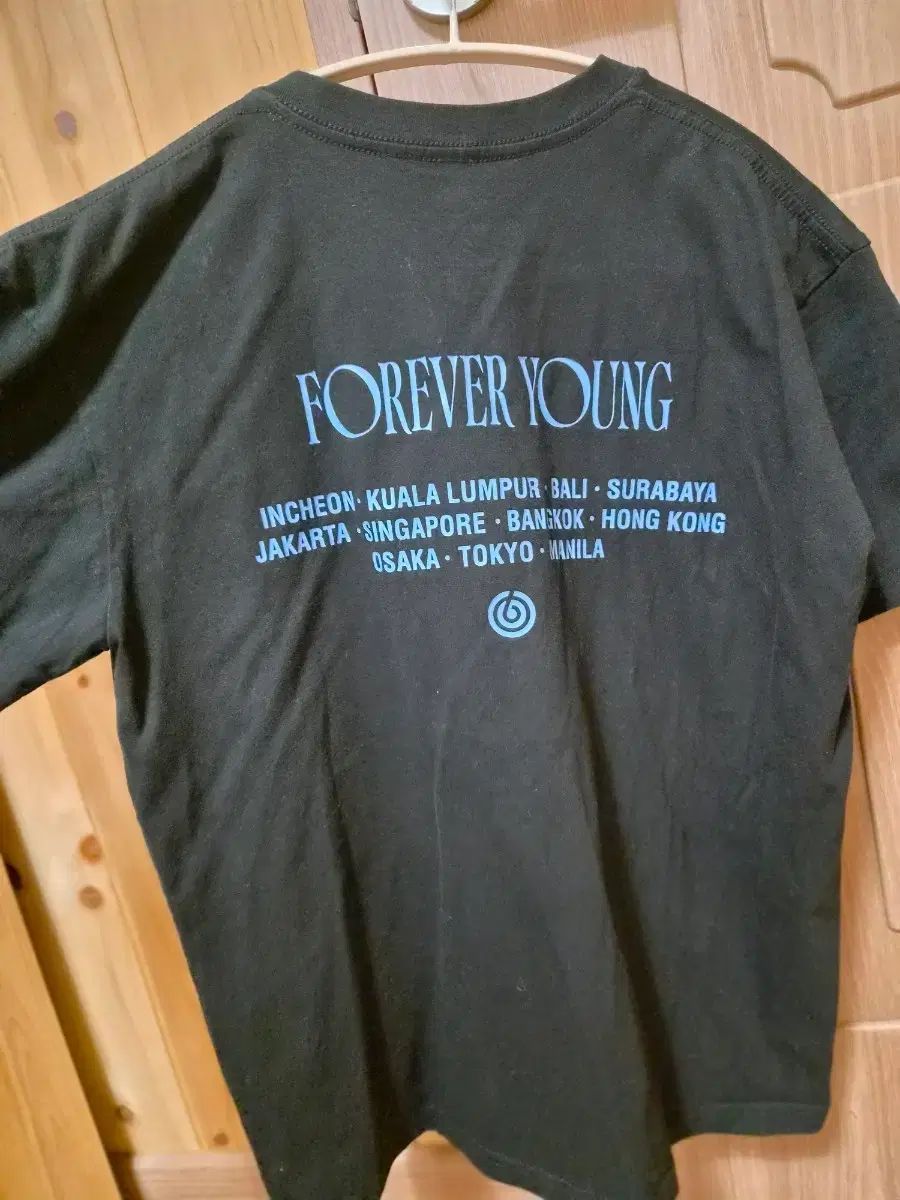 FOREVER YOUNG 海外ツアー Tシャツ ブラック 6,801円