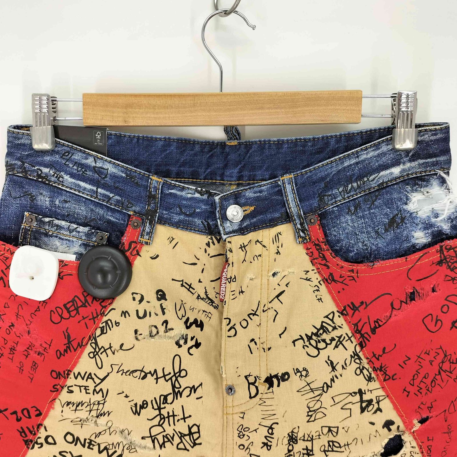 ディースクエアード DSQUARED2 Maple Leaf graffiti-print cropped 