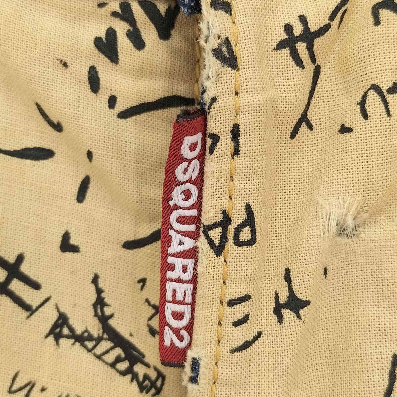 ディースクエアード DSQUARED2 Maple Leaf graffiti-print cropped 