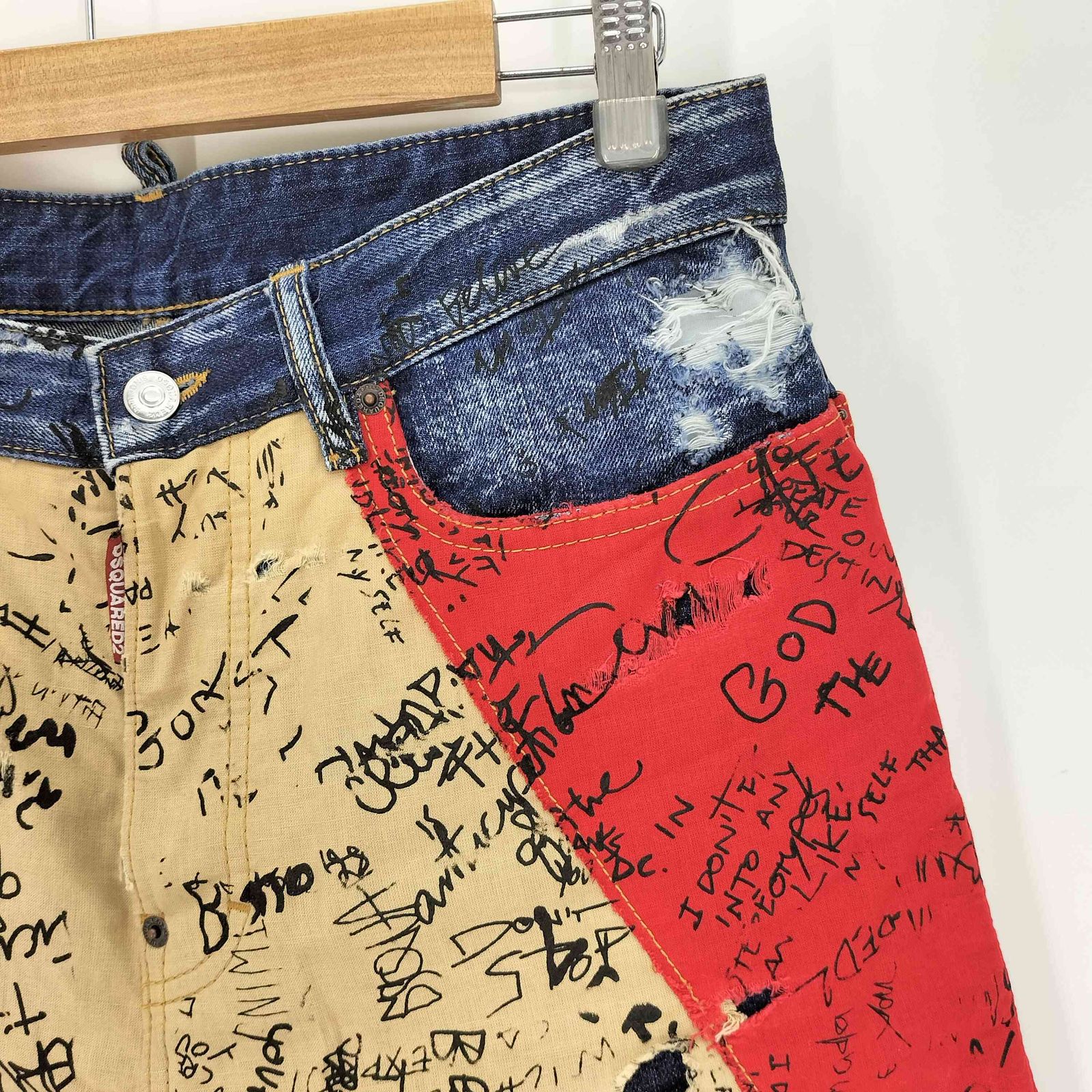 ディースクエアード DSQUARED2 Maple Leaf graffiti-print cropped