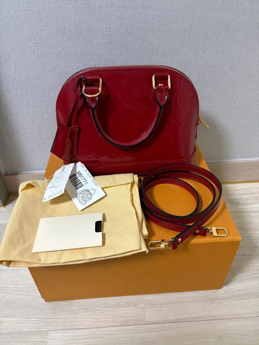 正規品 Louis Vuitton ルイヴィトン ヴェルニ アルマbb