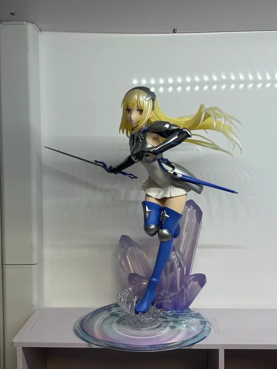ダンまち アイズ・ヴァレンシュタイン フィギュア (開封)