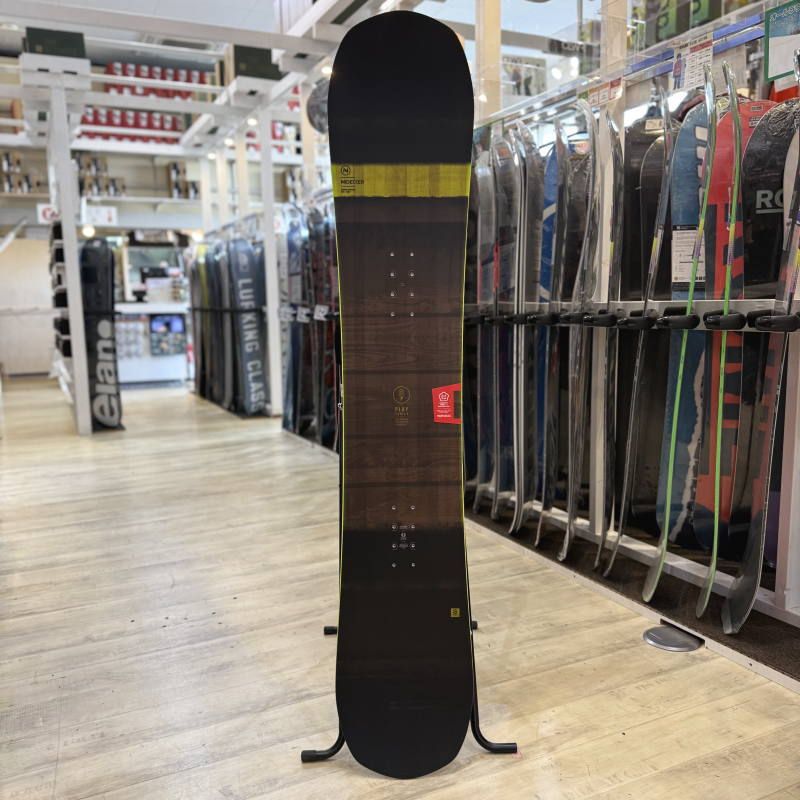 即納】メンズ スノーボード 板 型落ち 旧モデル 152cm NIDECKER PLAY