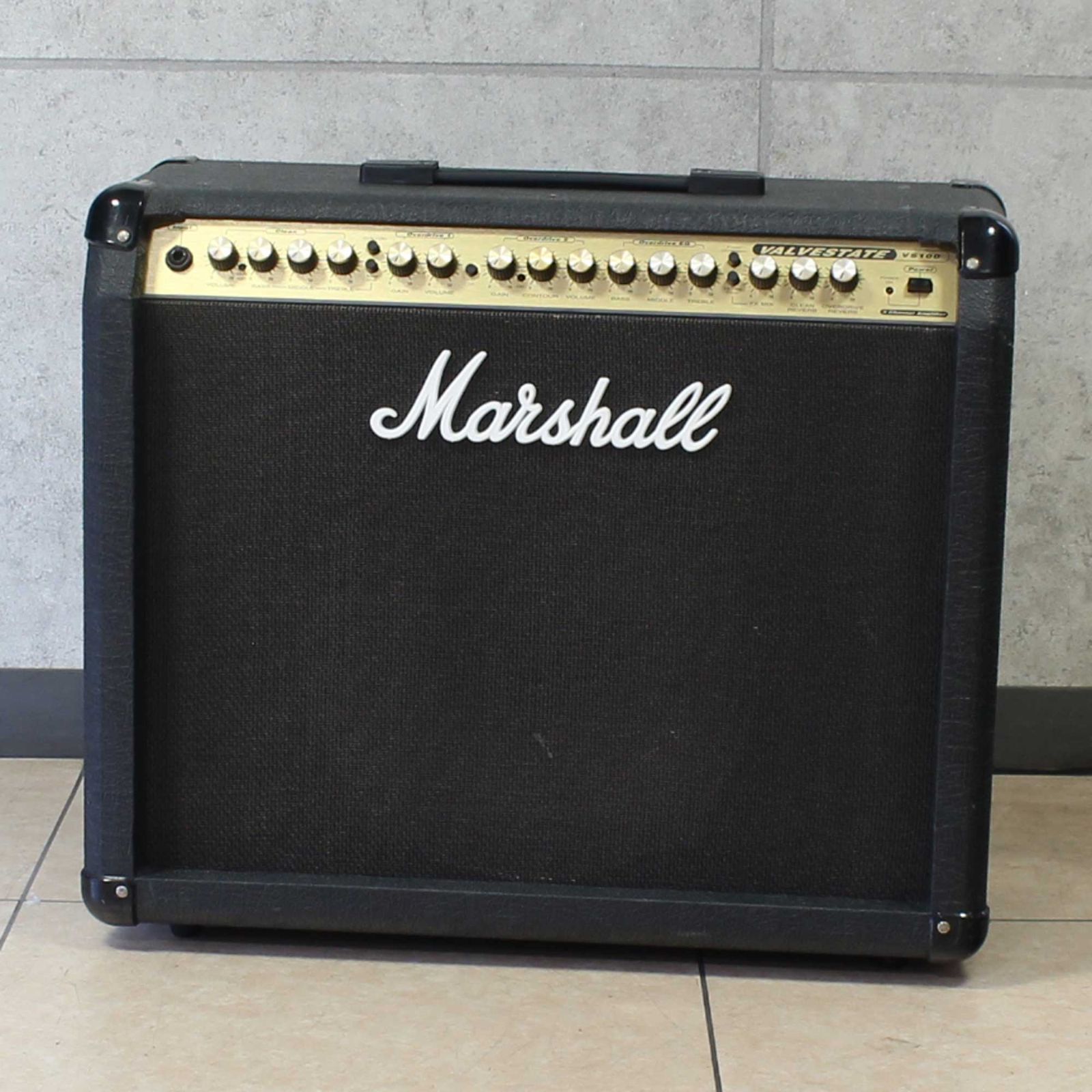 中古 Marshall VS100 トランジスタアンプながらも、内部に真空管を装備しており、チューブアンプライクなサウンド