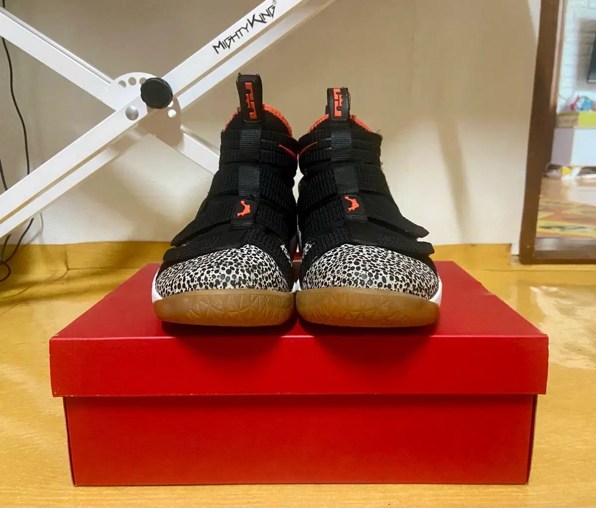 275 NIKE レブロン ソルジャー11 バスケシューズ 275 NIKE レブロン ソルジャー11 バスケシューズ