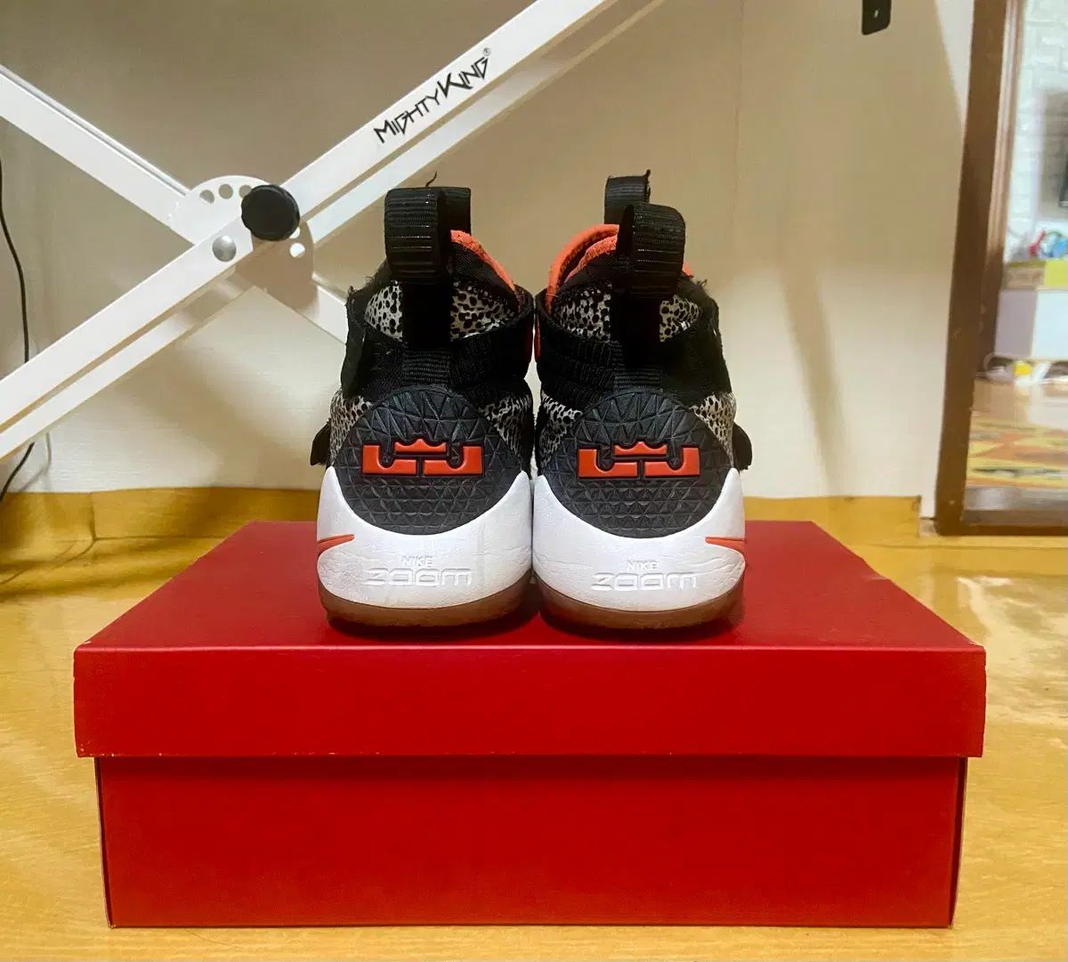 275 NIKE レブロン ソルジャー11 バスケシューズ 275 NIKE レブロン ソルジャー11 バスケシューズ
