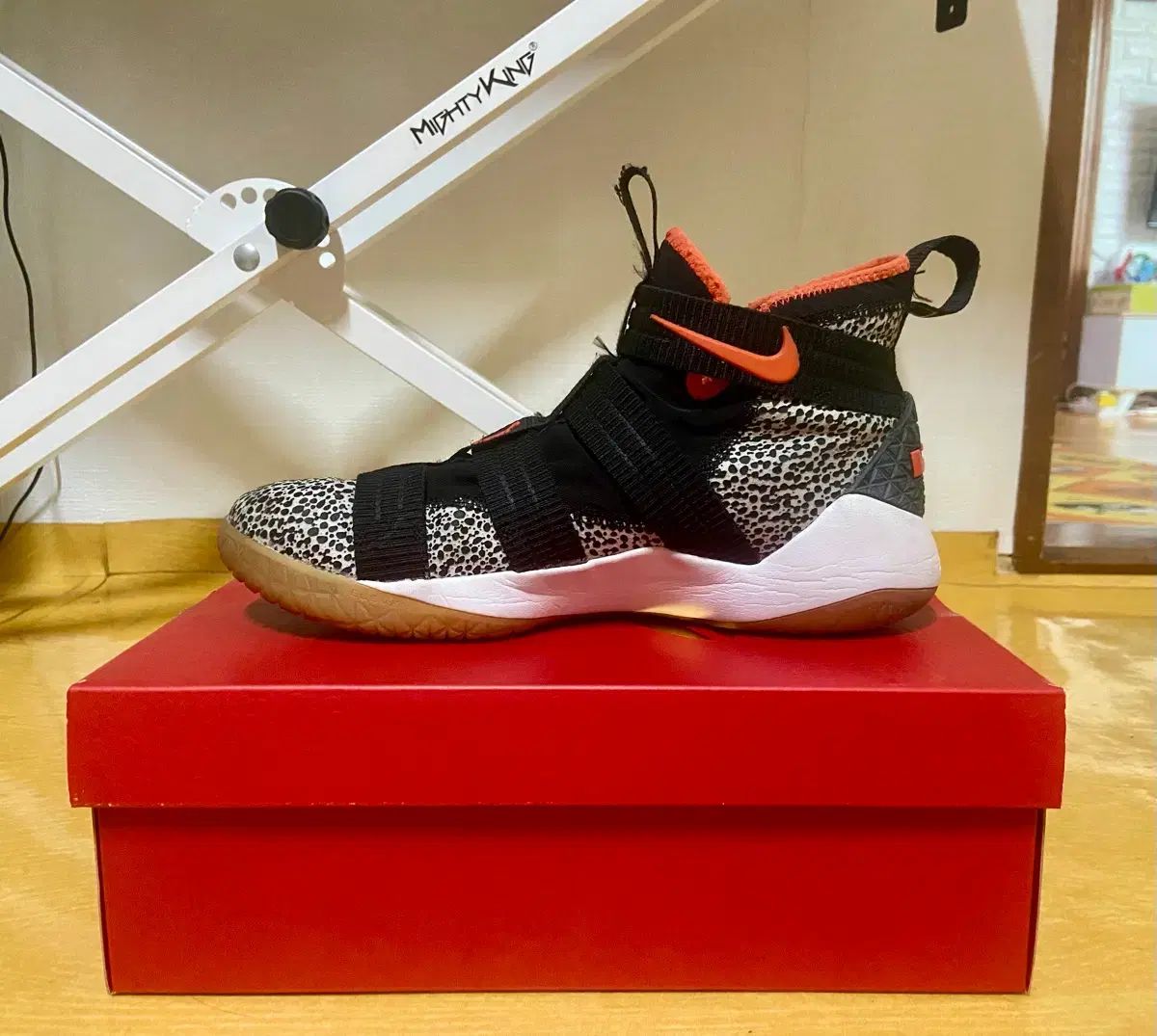 275 NIKE レブロン ソルジャー11 バスケシューズ 275 NIKE レブロン ソルジャー11 バスケシューズ