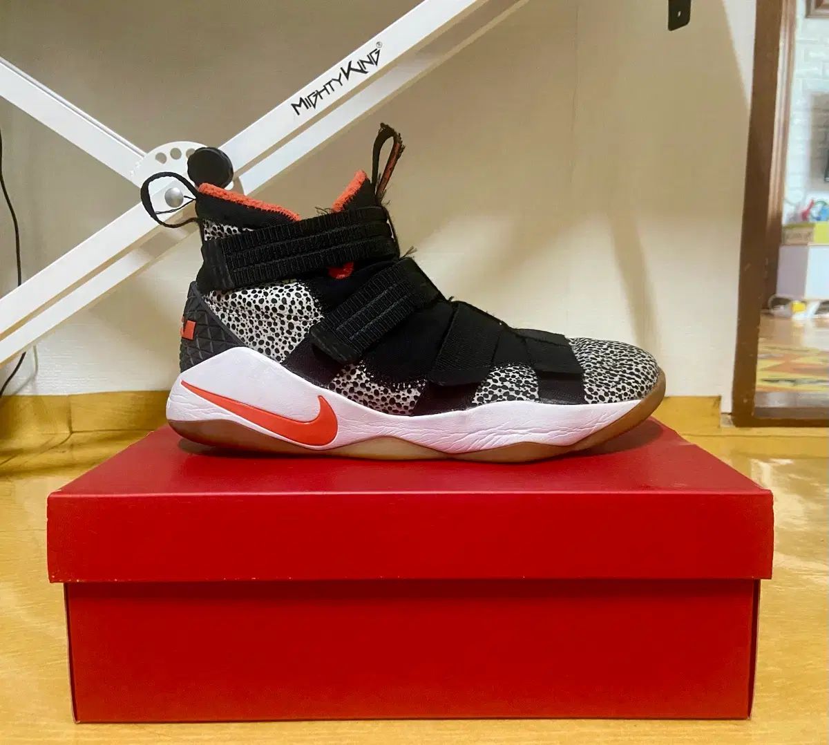 275 NIKE レブロン ソルジャー11 バスケシューズ 275 NIKE レブロン ソルジャー11 バスケシューズ
