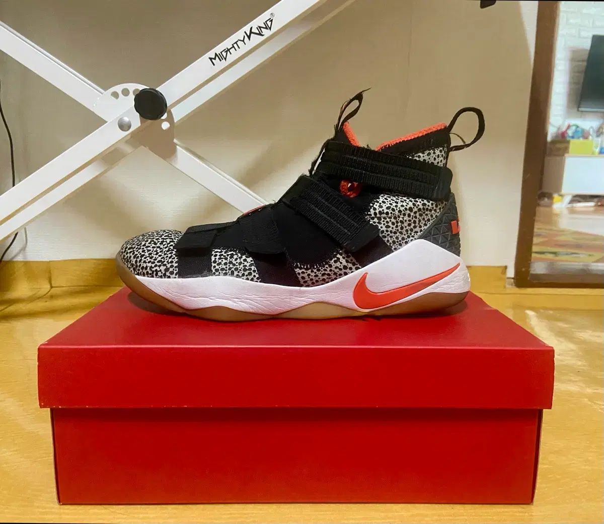 275 NIKE レブロン ソルジャー11 バスケシューズ 275 NIKE レブロン ソルジャー11 バスケシューズ