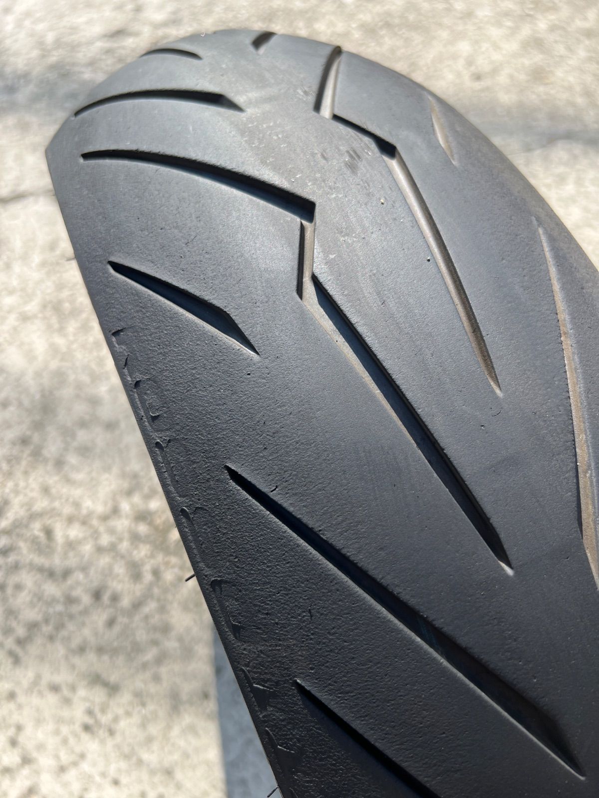 ピレリ ロッソ3 110/70R17 140/70R17 前後セット 中古溝あり ピレリ ロッソ3 前後セット 110/70R17 140/70R17 492 - メルカリ