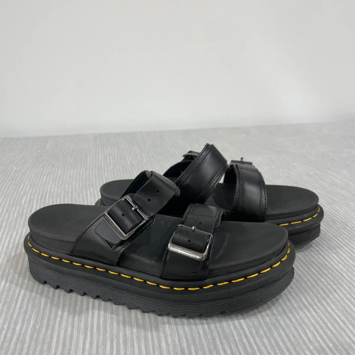 DR. MARTENS ドクターマーチン マイルス サンダル UK4
