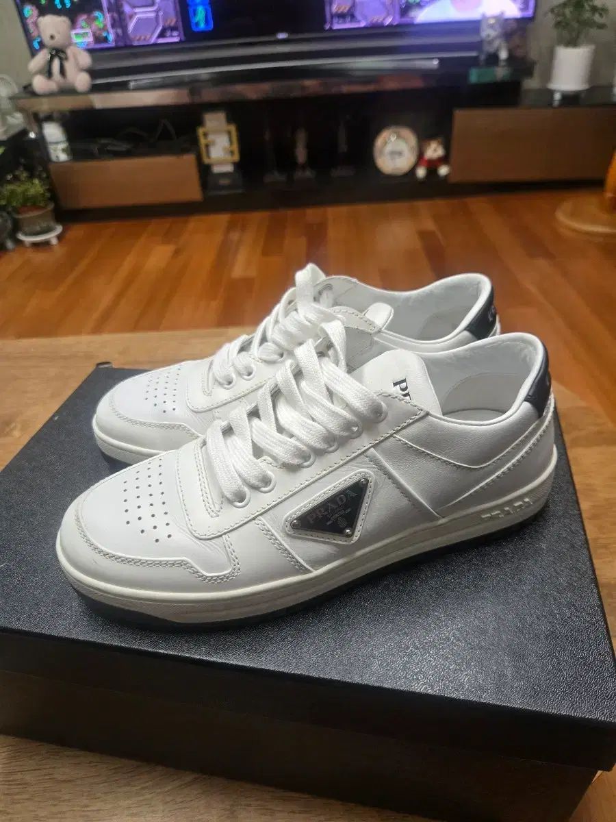 PRADA プラダ 白 スニーカー レディースシューズ