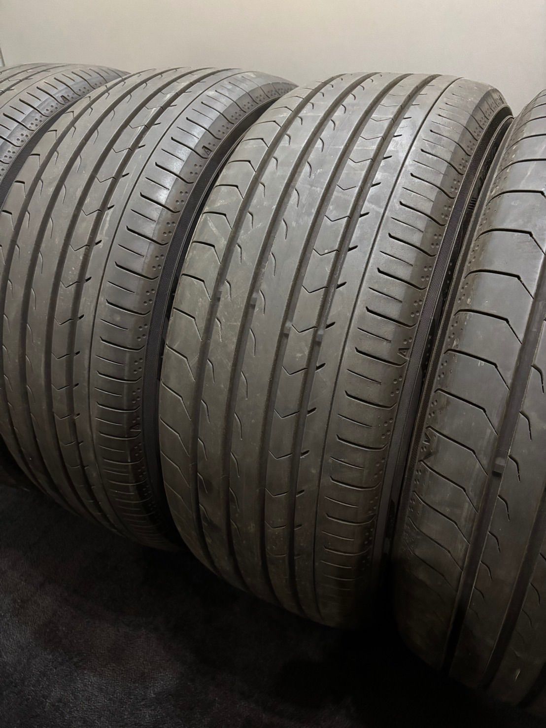 走行短め YOKOHAMA BluEarth RV-03 235/50R18 18インチ 夏タイヤ 4本 21年製 アルファード ヴェルファイア レクサスLS等　(MTW26) ☆235/50R18 YOKOHAMA/BluEarth-RV RV03 23年製 夏タイヤ サマータイヤ
