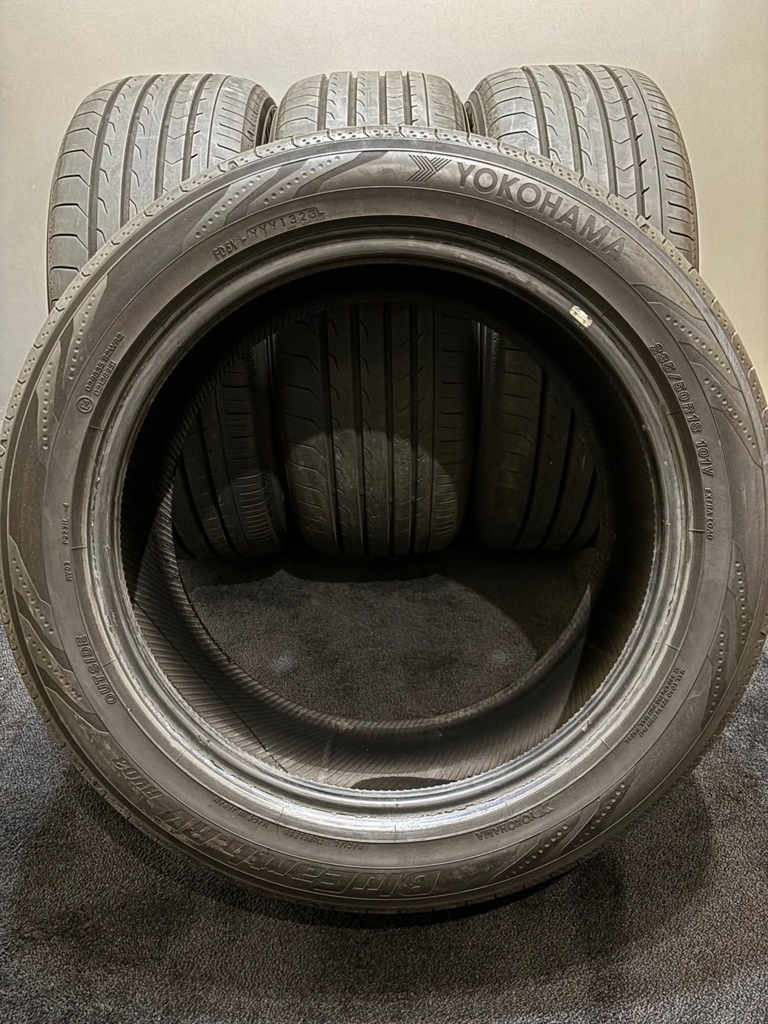 走行短め YOKOHAMA BluEarth RV-03 235/50R18 18インチ 夏タイヤ 4本 21年製 アルファード ヴェルファイア レクサスLS等　(MTW26) ☆235/50R18 YOKOHAMA/BluEarth-RV RV03 23年製 夏タイヤ サマータイヤ