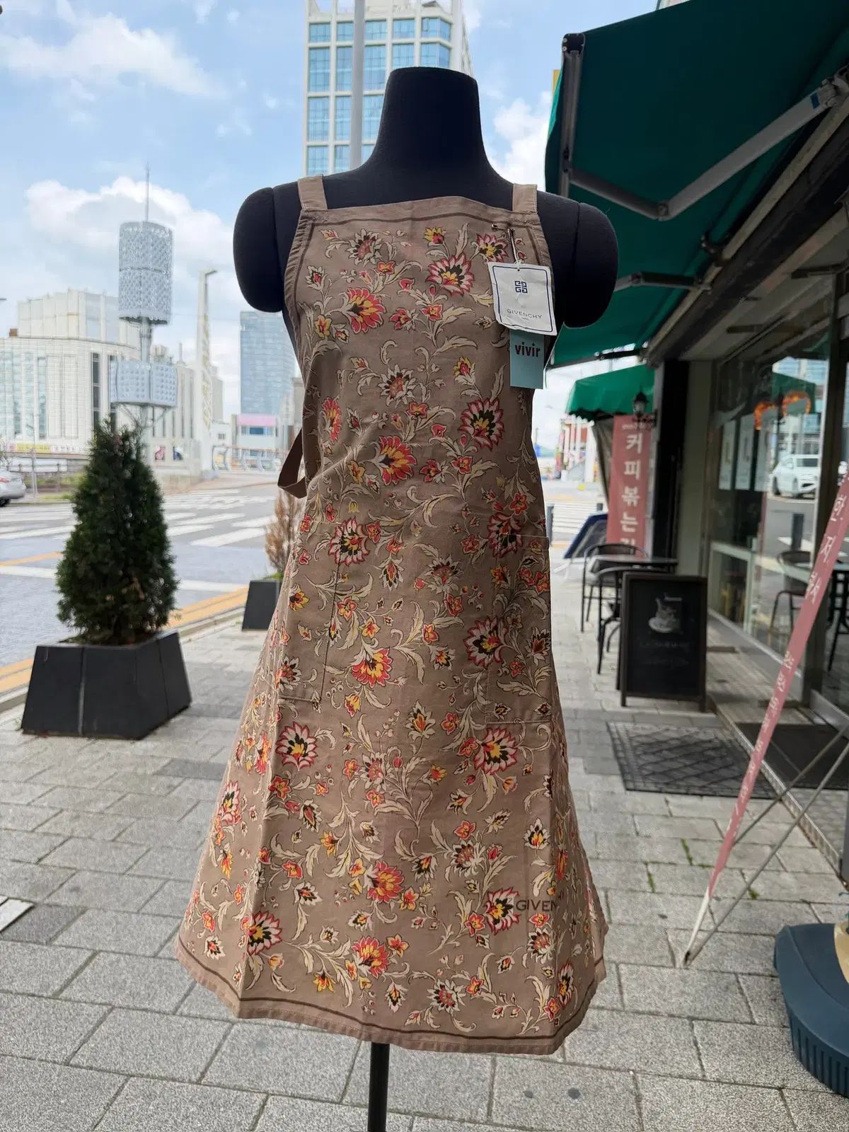 ジバンシィ フローラルエプロン (日本製)