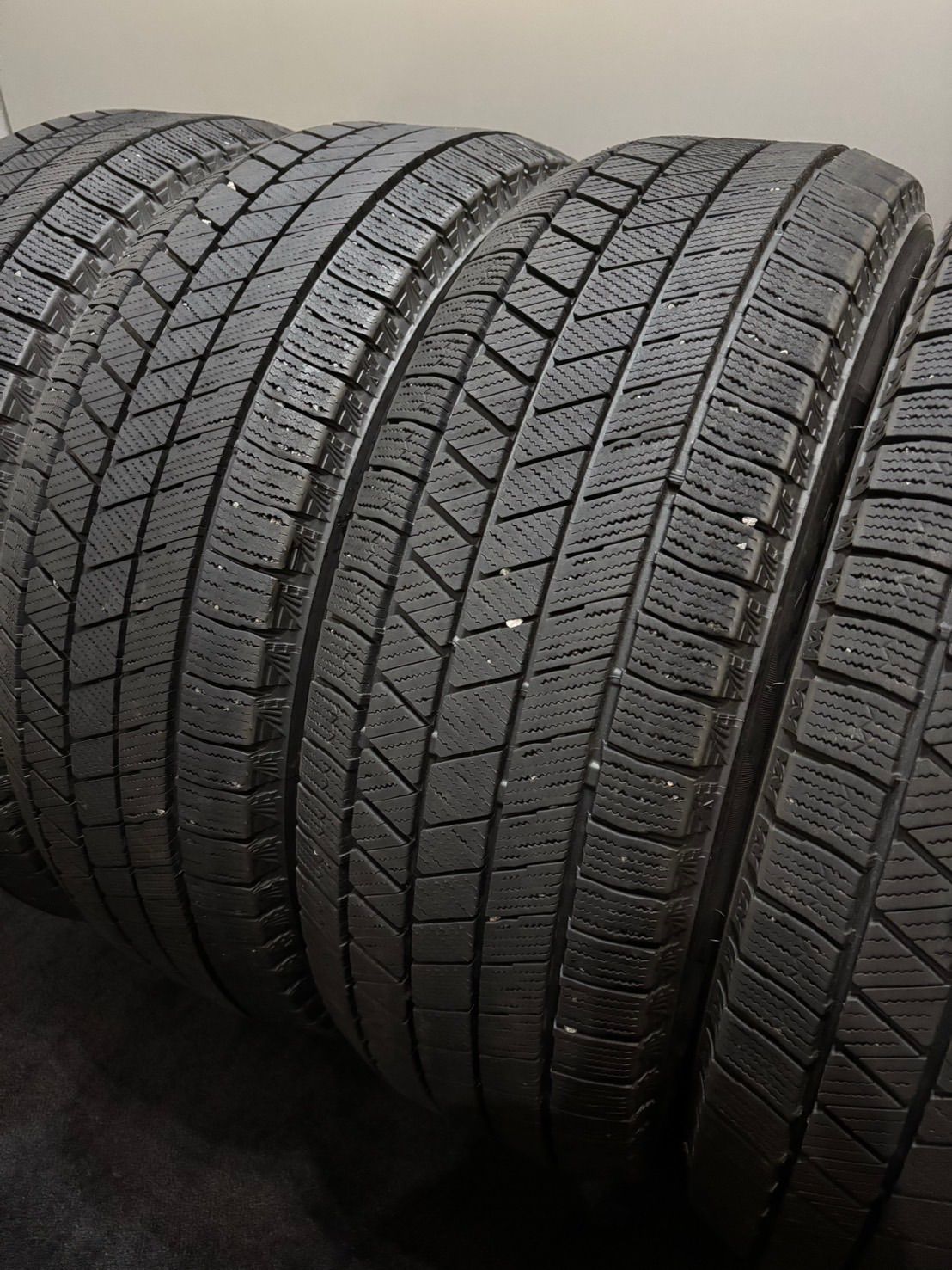 ★225/60R17 BRIDGESTONE/VRX3 24年製 スタッドレス 4本 ブリヂストン ブリザック アルファード ヴェルファイア (2-M304)