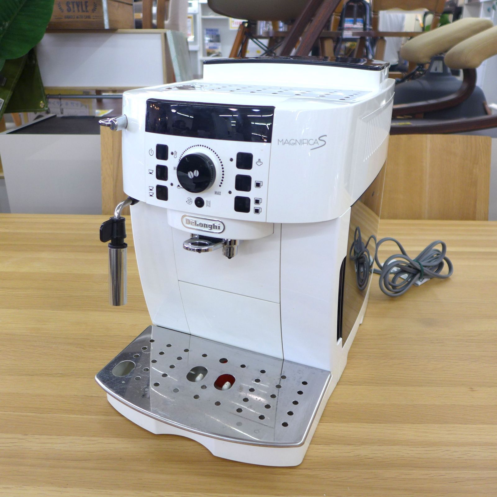 中古品 デロンギ マグニフィカS ECAM22112W 全自動エスプレッソマシン