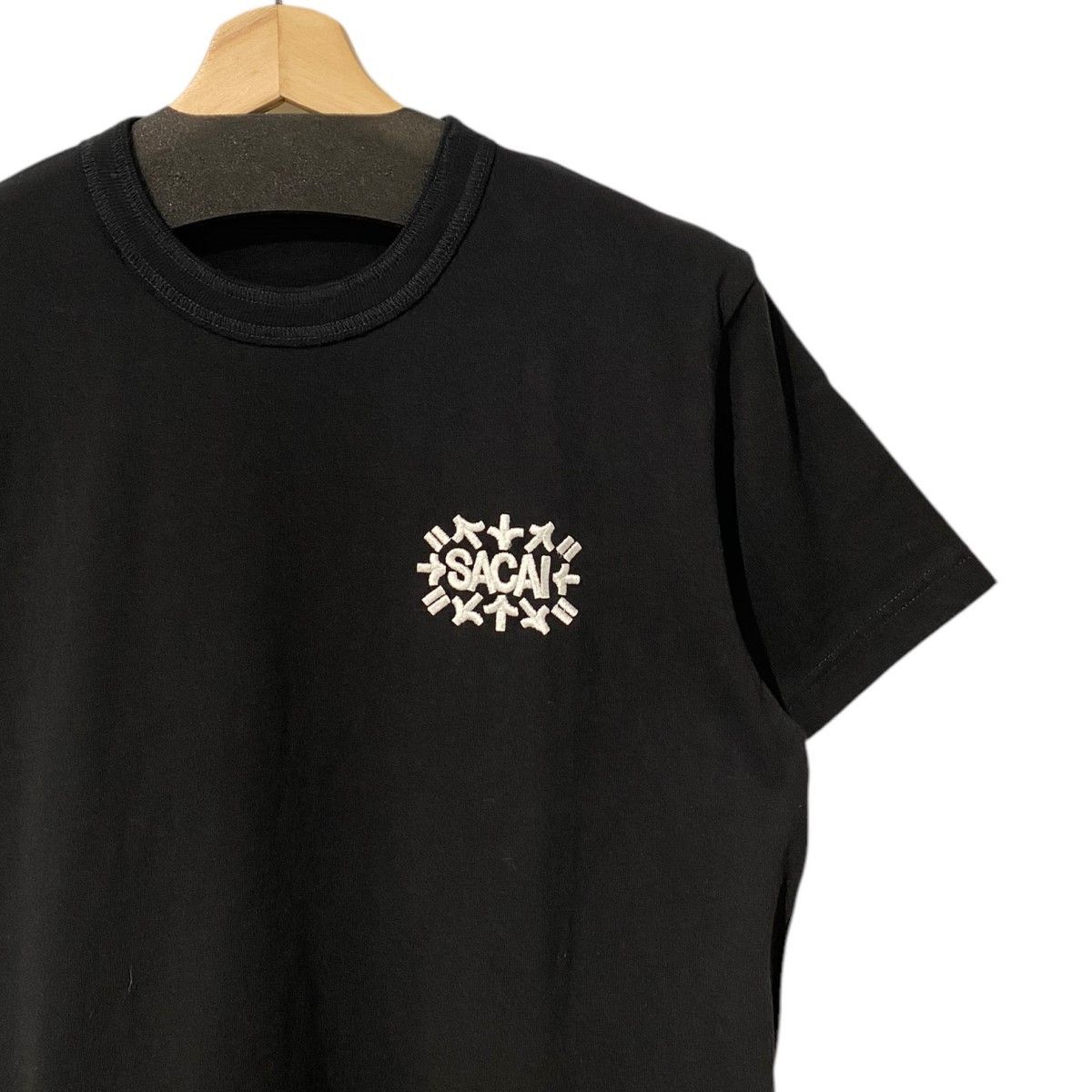 sacai×Eric Haze 23SS Logo Embroidery T-shirtロゴ刺繍Tシャツ 8069000126105