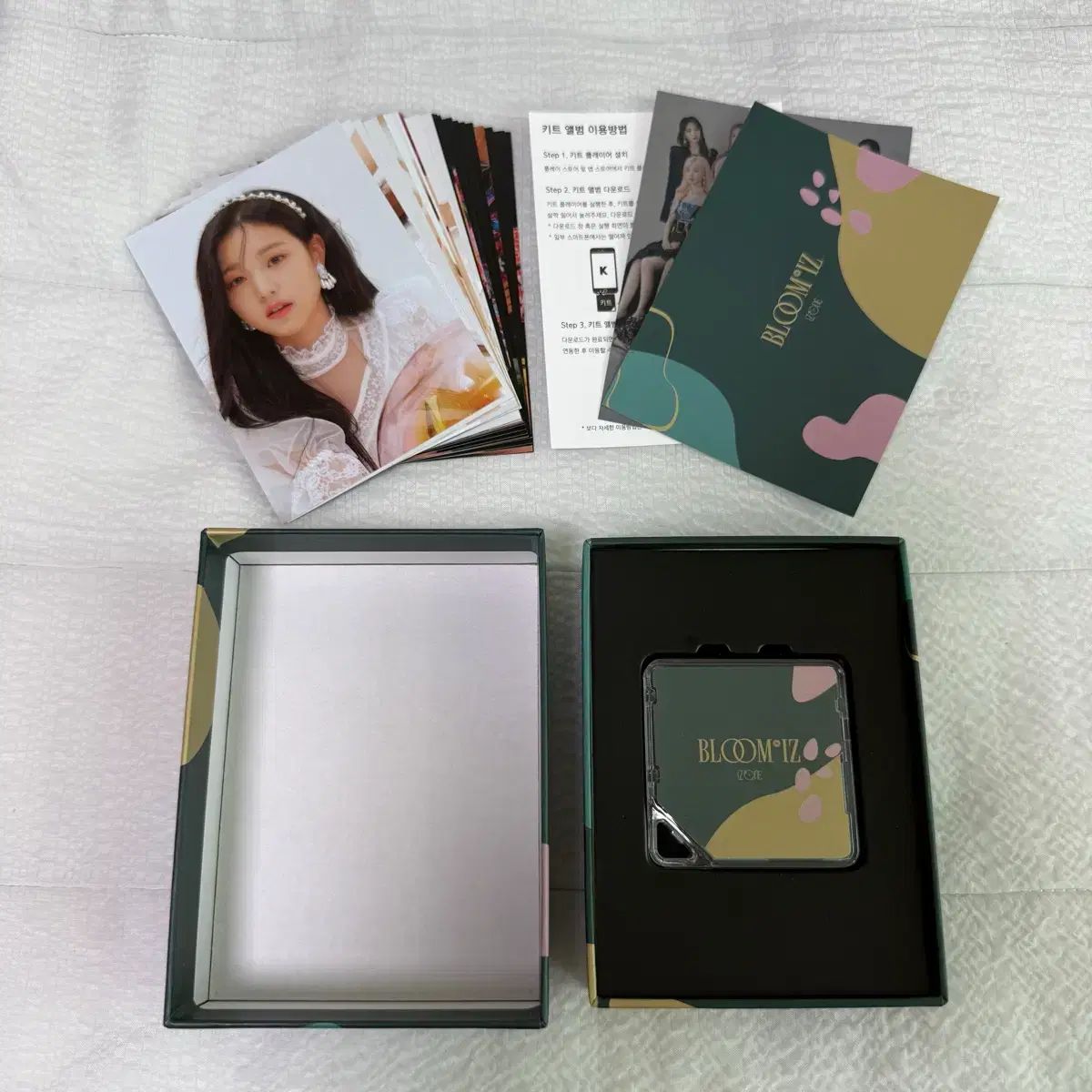 IZ*ONE [BLOOM*IZ] Album Vol.1 : BLOOM*IZ Ver.) IZ*One