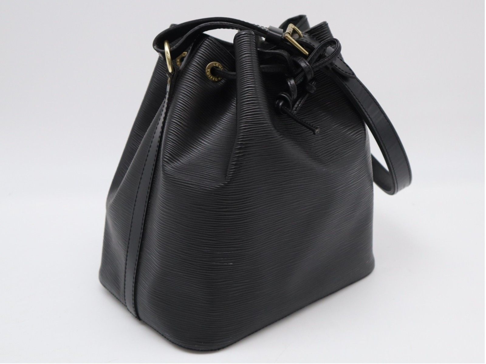★3日以内返品可★ LOUIS VUITTON ルイ・ヴィトン エピ プチノエ ノワール M59012 ショルダーバッグ ブラック レザー レディース