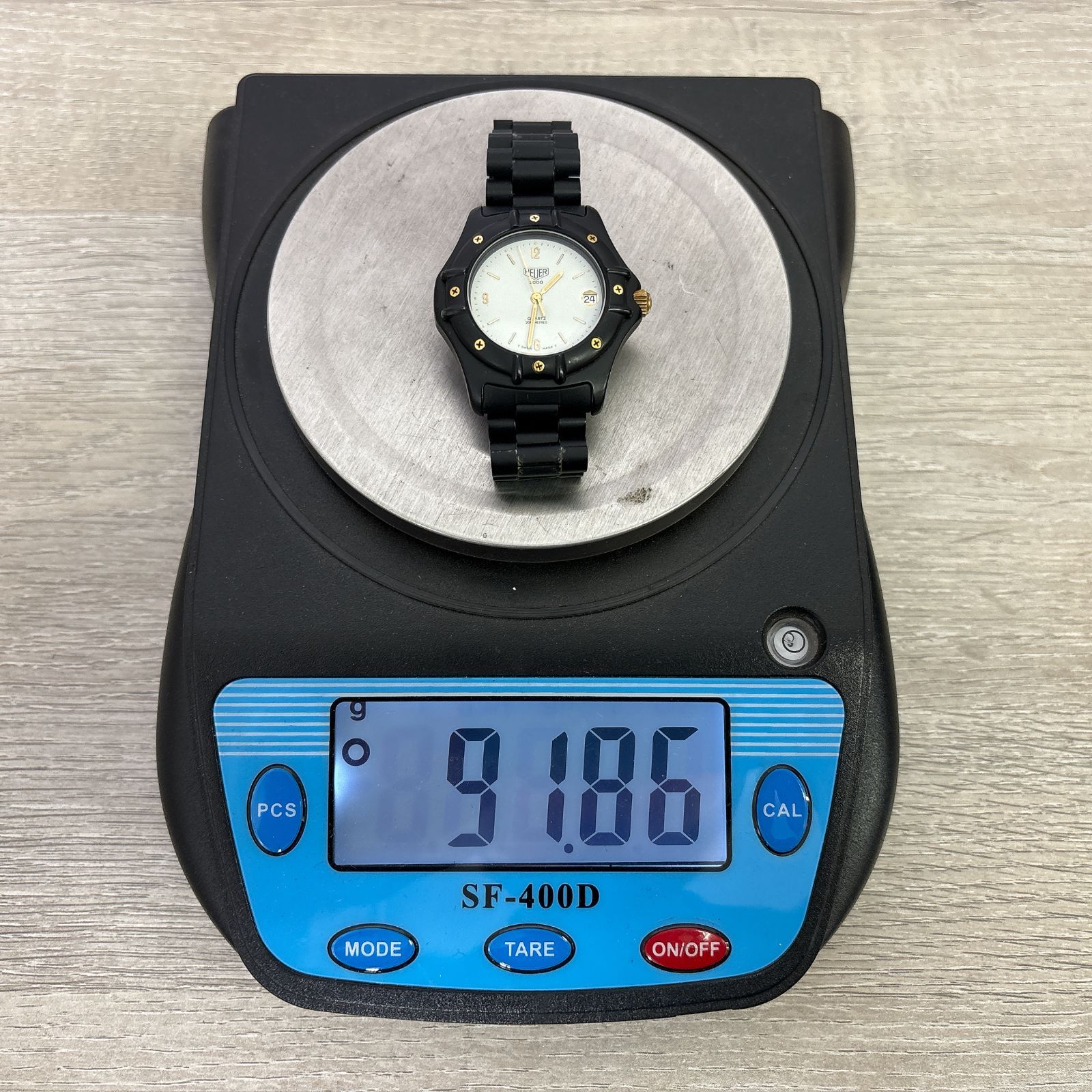 TAG HEUER HEUER 2000 953.006 クォーツ メンズ腕時計 黒 金 200M 旧 