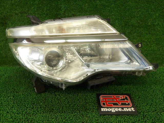 日産 セレナ ヘッドライト 右 HFC26 平成27年 ヘッドランプ 中古