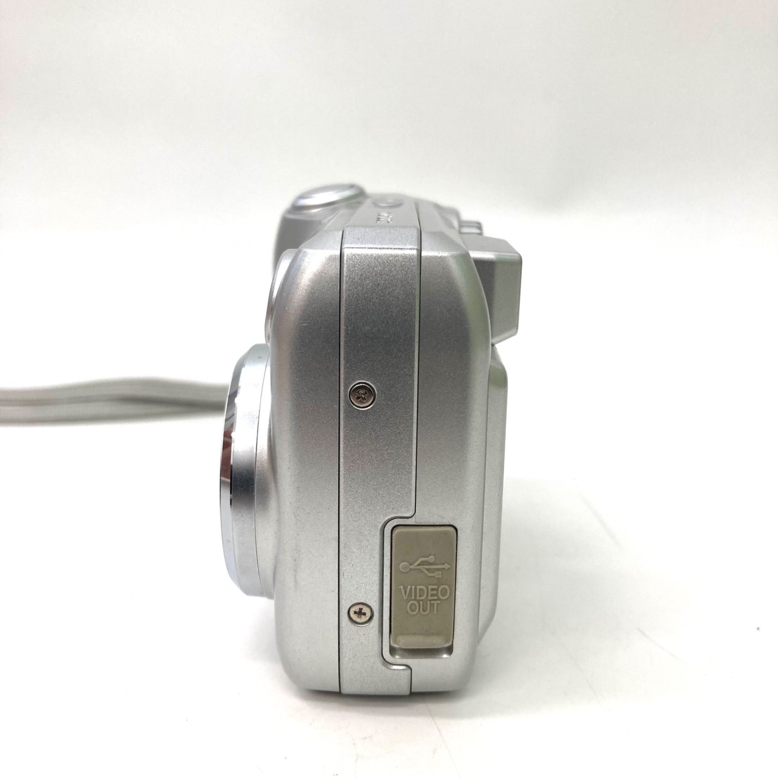 Nikon】ニコン COOLPIX クールピクス 2200 シルバー コンパクト