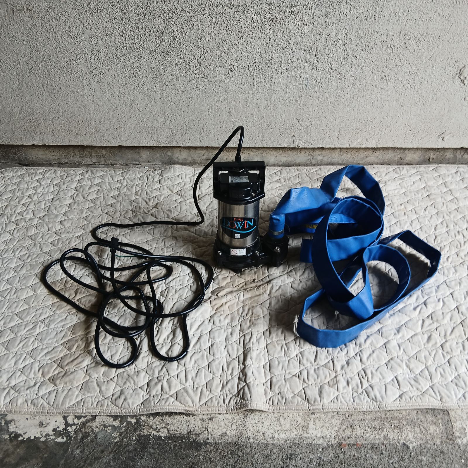 荏原製作所 DOWIN 水中ポンプ 50(40)DWV5.25SA ホース約6m付 9,000円
