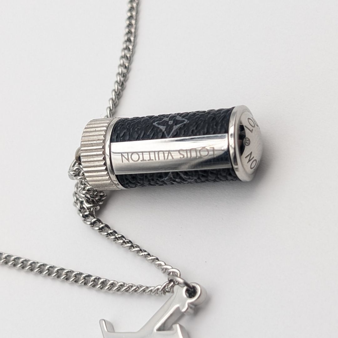 極美品 ルイヴィトン モノグラムエクリプス コリエチャームズ
