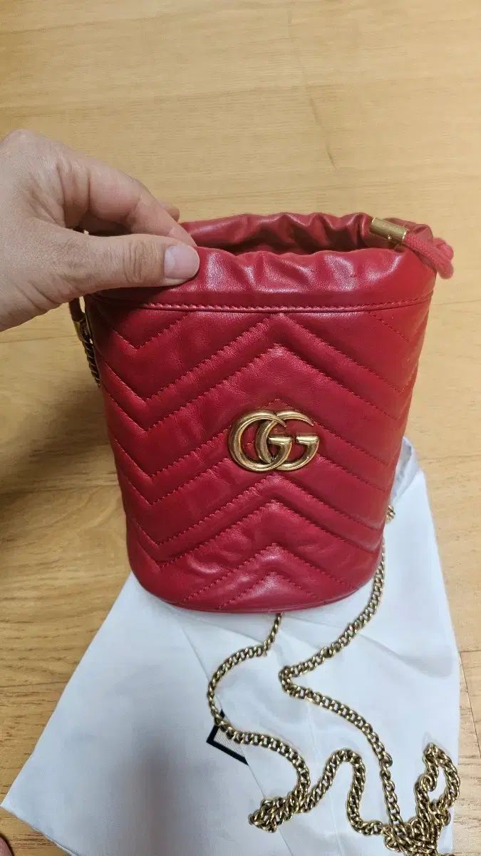 グッチ マーモント バケットバッグ レッド チェーンバッグ