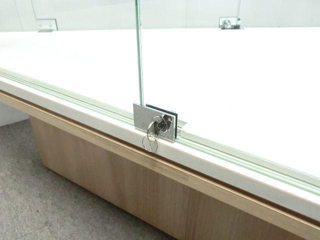 ガラスケース 木目調 　電灯付き