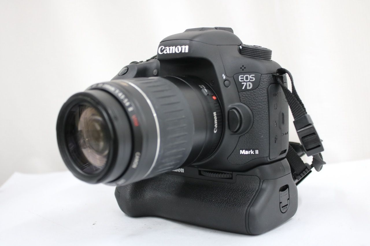 【返品保証】 キャノン Canon EOS 7D Mark II EF 55-200mm F4.5-5.6 II USM BG-E16付き デジタル一眼 e12353