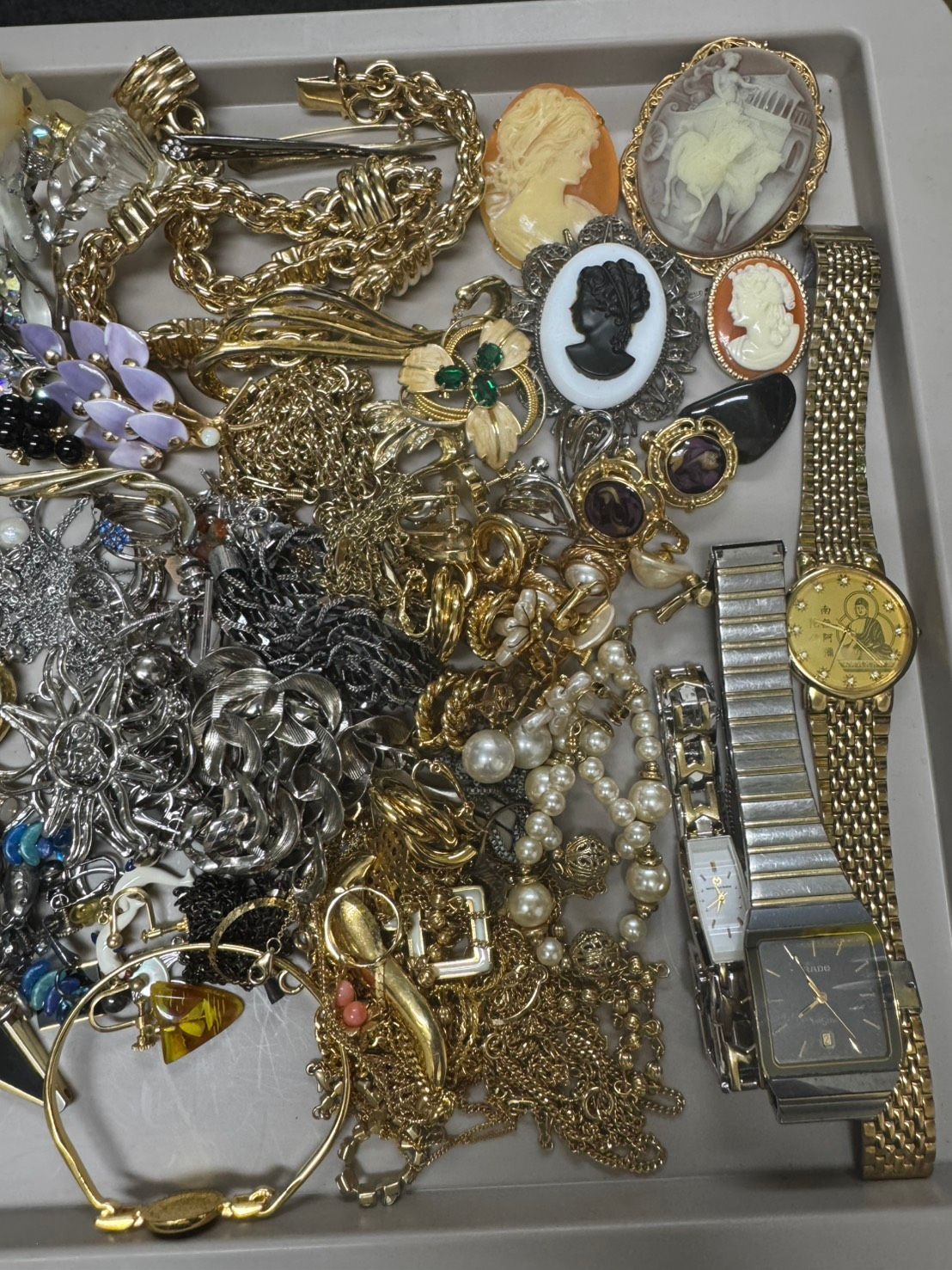 【遺品整理 未選別 送料込み】超大量 アクセサリー ネックレス ピアス イヤリング 指輪 K24 K18 14K GF GP ゴールド シルバー 925 パール 天然石 翡翠 琥珀 サンゴ 勲章 【遺品整理 未選別 送料込み】超大量 アクセサリー ネックレス ピアス イヤリング 指輪 K24 K18 14K GF GP ゴールド シルバー 925 パール 天然石 翡翠 琥珀 サンゴ 勲章