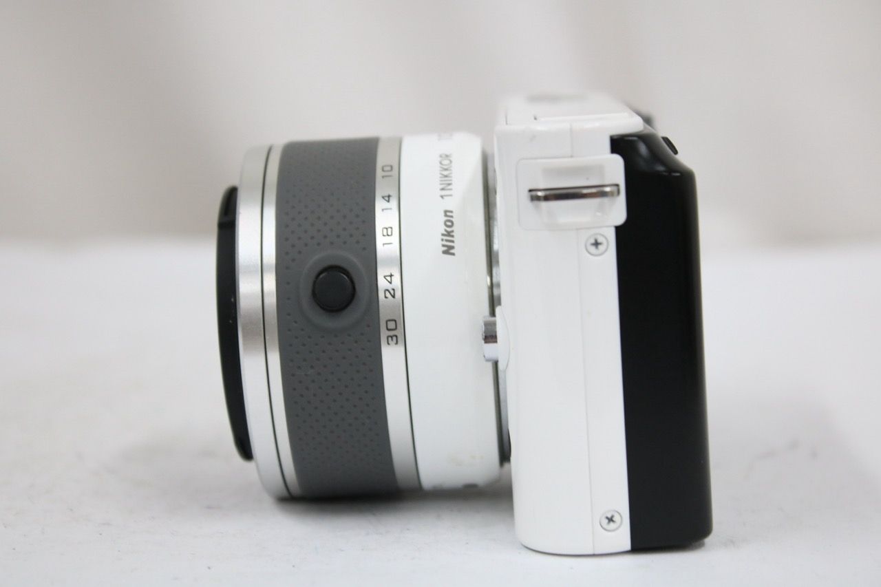 【返品保証】 ニコン Nikon J1 ホワイト 1 NIKKOR 10-30mm F3.5-5.6 VR ミラーレス一眼 e12425 【返品保証】 ニコン Nikon J1 ホワイト 1 NIKKOR 10-30mm F3.5-5.6 VR ミラーレス一眼 e12425