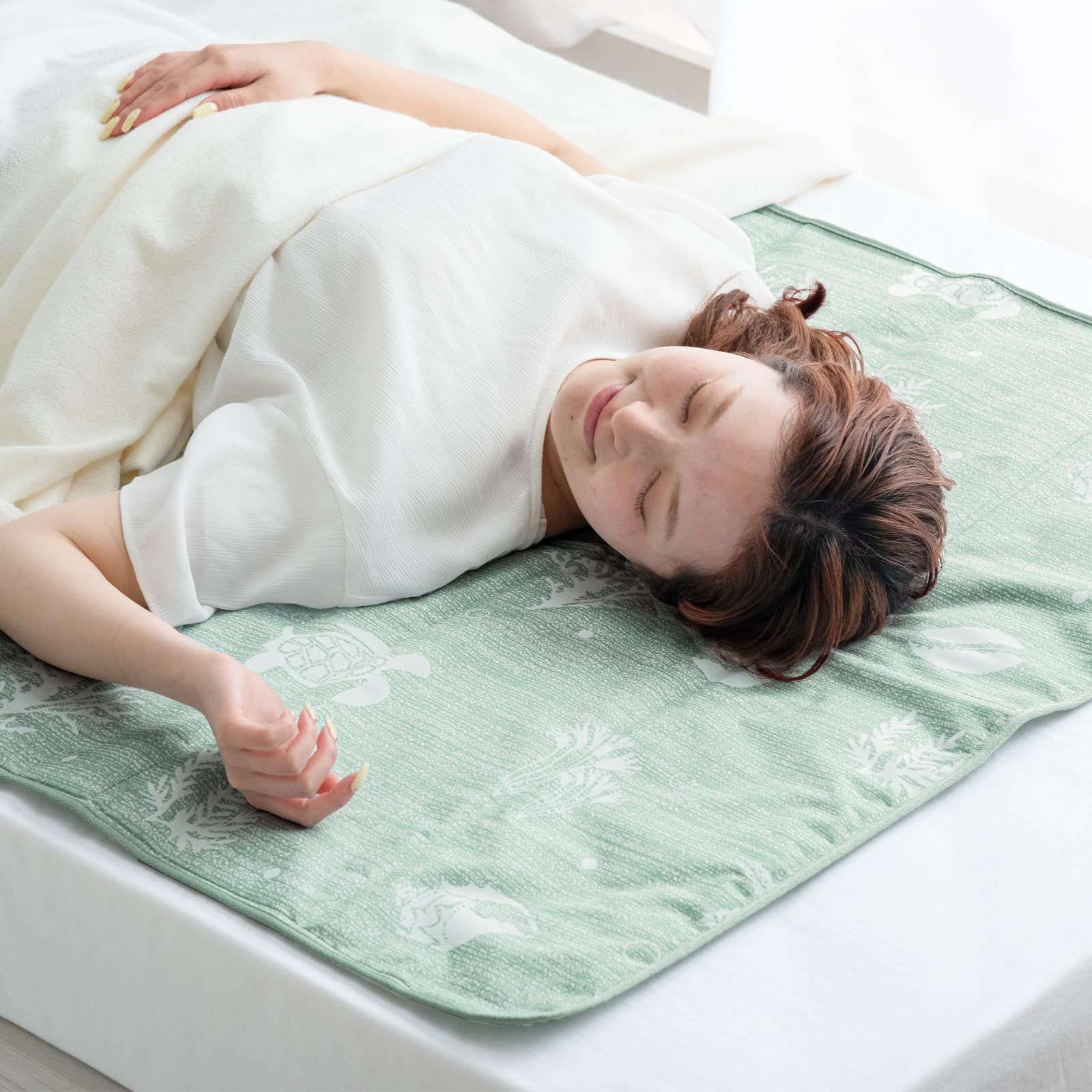 ☆新品☆タンスのゲン 敷きパッド シングル【たった1分で-8.2℃】瞬間冷却 90×140 ひんやりマット ひんやり敷きパッド 冷却 マット 接触冷感 夏 19000003(121845) 050a8dbf