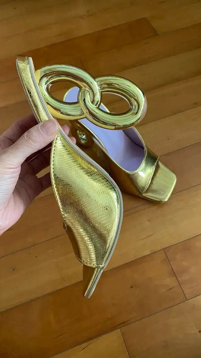 イベント 행사 パーティー 日常用 かわいい GOLD サンダル 新品