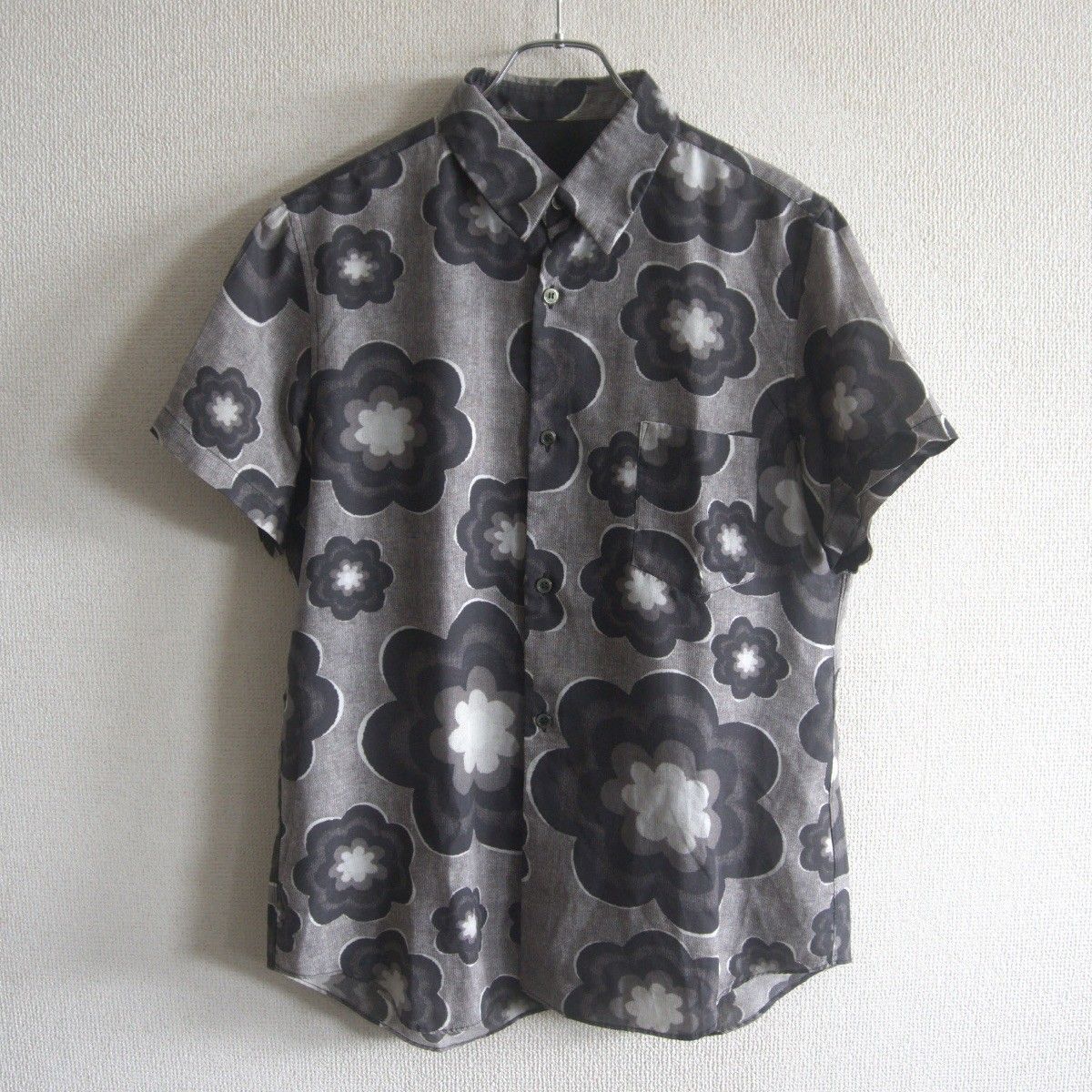 【美品】BLACK COMME des GARCONS 【フラワープリント 半袖シャツ】 L シャツ ブラック コムデギャルソン s2605102