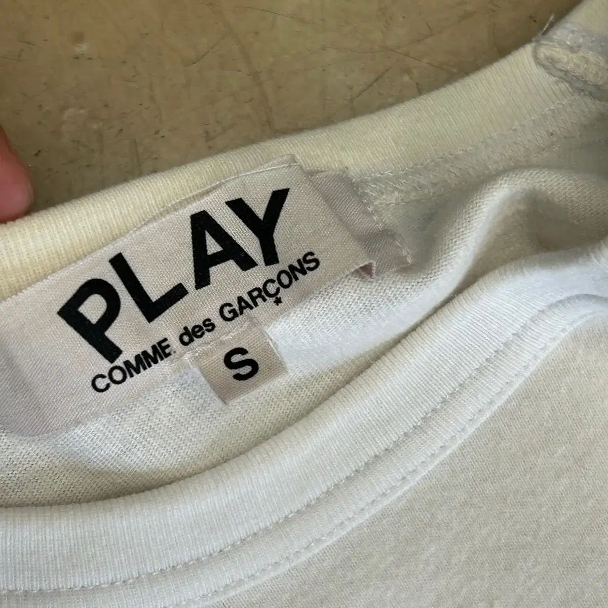 COMME des GARCONS ブラックハートワッペン レディース Tシャツ 白 半袖 COMME des GARCONS ブラックハートワッペン レディース Tシャツ 白 半袖