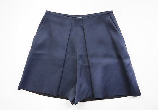 美品 CELINE 国内正規品 ◆プリーツ キュロット ネイビー サテン パンツ ハーフパンツ セリーヌ◆GG56