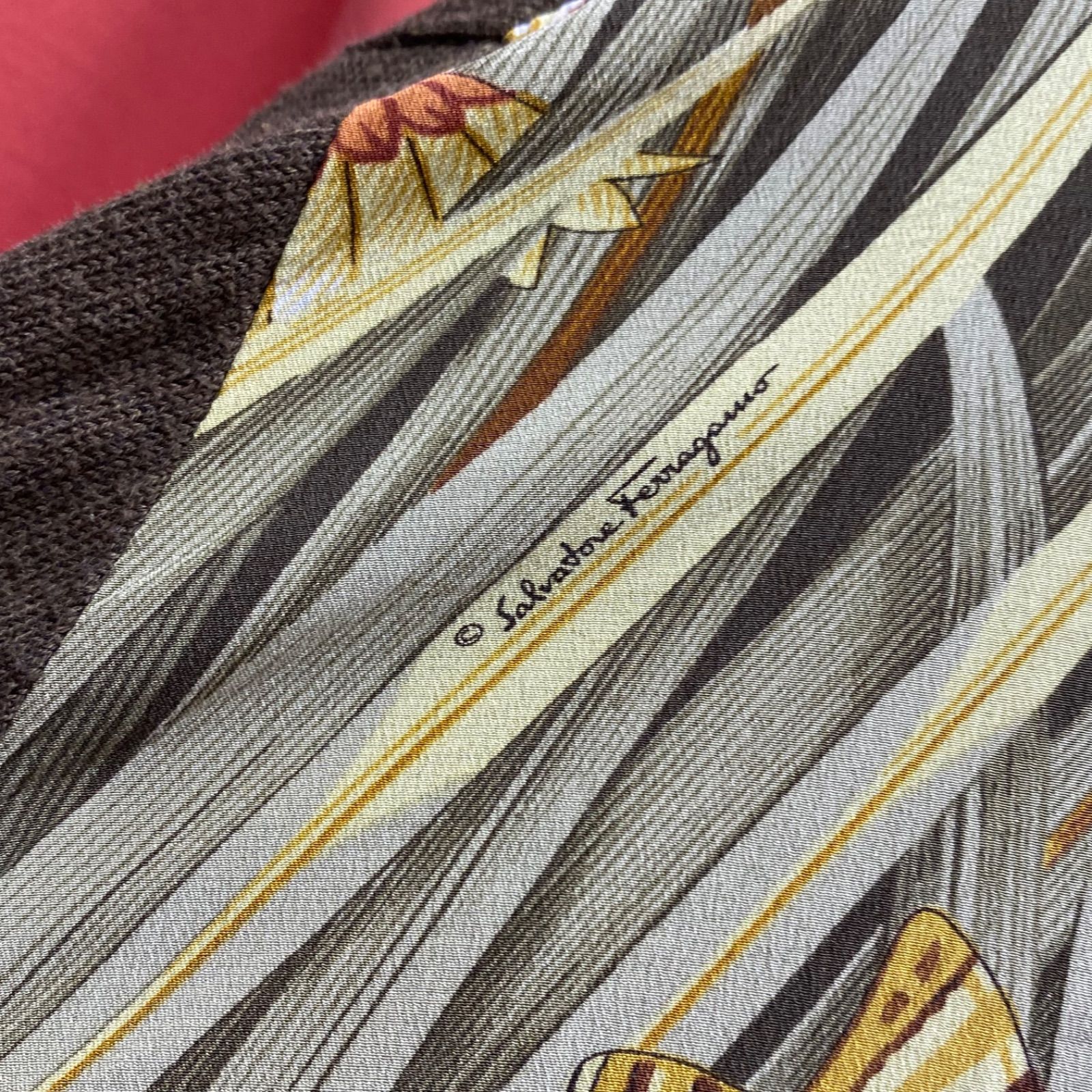 Salvatore Ferragamo サルヴァトーレ フェラガモ スカーフ柄